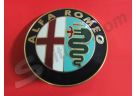 Stemma rotondo Alfa Romeo (diam. mm 75 circa) con due perni orizzontali di fissaggio Alfa Romeo Duetto ('83-'93), Spider 916 1^s. ('95), Giulietta, Alfa 33, Alfa 75, Alfa 164, 145, 146, 155,156, 164, 166, GTV