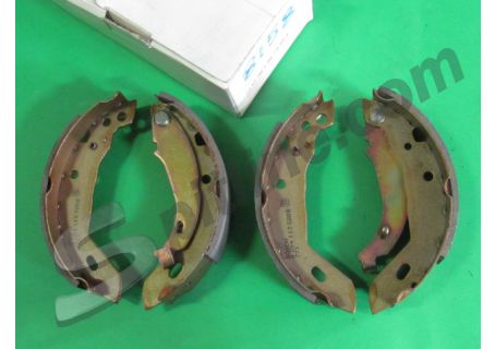 Ganasce freno posteriori Bosch 0204113520 imp. Lucas Renault Clio ('90-'98), R5 super ('85-'96), R9/R11 ('82-'89) - Peugeot 309 ('85-'89)