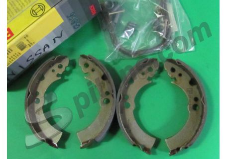 Ganasce freno posteriori Bosch 0204113647 imp. Sum Alfa Romeo Arna - Nissan Cherry ('82-'86), Pulsar ('86-'90), Sentra ('82-'84), Sunny ('82-'86), 2WD ('86-'90)
