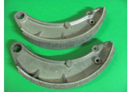 N.2 ganasce freno largh. mm.35 Fiat 1100/103 ('53-'57) - E' richiesto preventivamente il reso delle vecchie