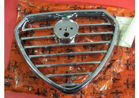 Scudo originale per griglia anteriore Alfa 6