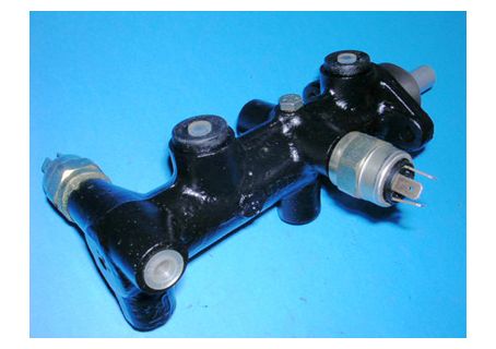 Pompa freno Volkswagen Golf, Jetta, Passat 1^ s.(3 contatti)