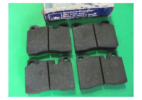 Pastiglie freno anteriori originali Ate BMW 2500/2800/3000/3300 ('76-), 518/520-525/528/535i ('76-'81), 625/628/635 CSi ('76-'82), 725/728/730/735/745i ('77-'86), M5 ('81-'88)
