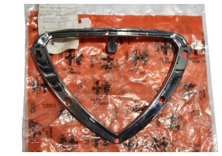 Cornice cromata per scudo anteriore Alfa Romeo 155                            