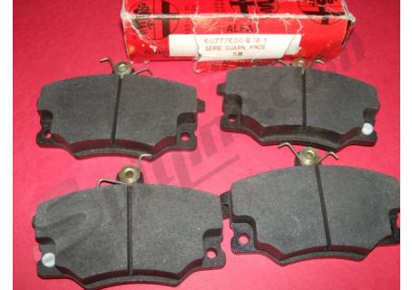 Serie pastiglie freno anteriori Alfa Romeo 155 1.8 Twin Spark, 1.7 Twin Spark, 2.0 Twin Spark 8 valvole ('92-'96) - Fiat 124 Spider ('66-'85)
