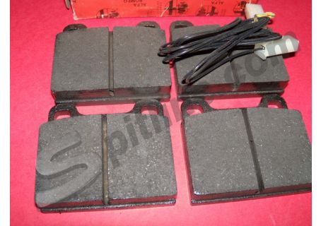 Pastiglie freno anteriori Alfa Romeo Alfetta, GTV 2.0 ('83-'87), Giulietta ('83-'86), Alfa 75 1600/1800/2000 Turbodiesel (con segnalatore d'usura)