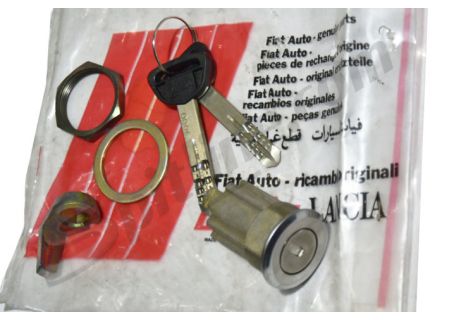 Blocchetto con chiavi 81891884 sportello benzina Lancia Beta Berlina, Coupé, Spider (primi modelli)