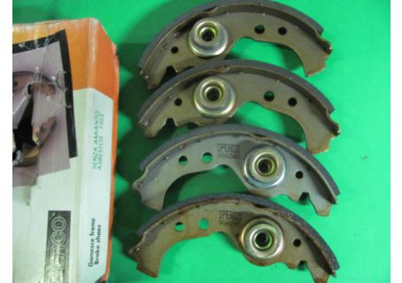 Ganasce freno posteriori (30x5x180) Fiat 127 Rustica ('79-), 147 1050 ('81-), 127 Diesel ('81-), Duna t.t. ('87-), Fiorino Diesel ('81-)