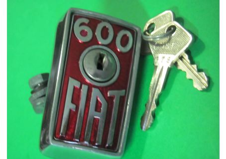 Fregio con chiave chiusura cofano anteriore Fiat 600-750 (modelli senza modanatura sul cofano)