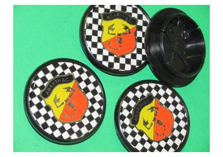 N°4 Borchiette coprimozzo diam.55 logo Abarth fondo a scacchi 