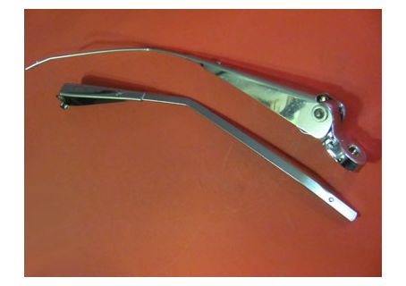 Coppia bracci tergicristallo cromati attacco a baionetta (foro da mm 8) Alfa Romeo Giulia, GT Bertone ('63→)