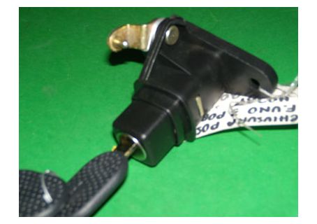 Chiusura cofano posteriore con chiave Fiat Uno (-'89)