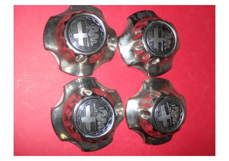 N° 4 Borchie coprimozzo ruota con stemma applicato Alfa Romeo Alfasud