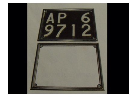 Cornice targa posteriore in acciaio inox per targhe quadrate (in 4 pezzi da assemblare con dadi e bulloni) '59-'76