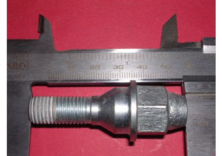 Dado ruota Alfa Romeo lungh. 63mm.