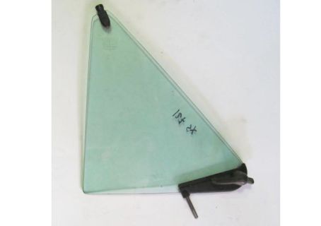 Vetro deflettore sinistro verde (con perno superiore passante) usato Fiat 127