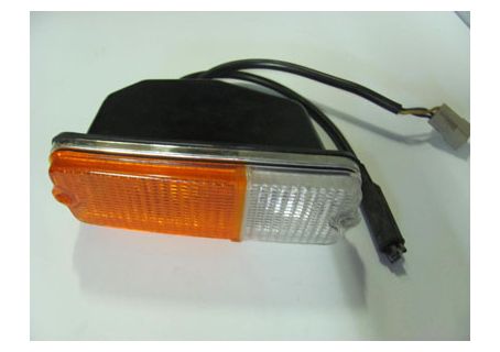 Fanale anteriore destro Fiat 127 Special 1^ serie (-'77) con bordo cromato, cuffia di protezione e cablaggio