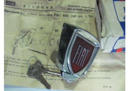 Serratura con chiavi per cofano anteriore con scritta FIAT per Fiat 600D-750 (modelli con modanatura sul cofano).