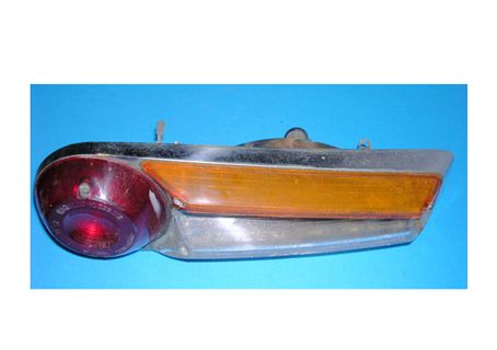 Fanale posteriore destro usato (da ricromare) Lancia Fulvia Berlina 2C (parte cromata in metallo e base in metallo)