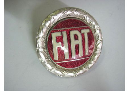Fregio smaltato FIAT diam. mm.57 (2 perni filettati di fissaggio) per Fiat 850 Coupè/Spider, 128/S, 128 Sport Coupè