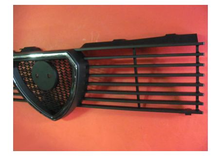 Griglia anteriore colore nero con profilo cromato Alfa Romeo Giulietta 1600/1800/2000/TD Ediz. '84 