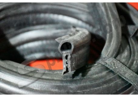 Guarnizione baule (con 1 linguetta) Alfa Romeo Giulietta 1300, 1600, 1800, 2000 ('77-'85)
