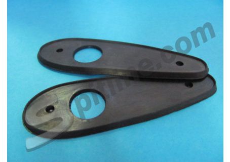 Guarnizioni sotto fanali frecce laterali (tipo basso) Lancia Coupè 2000, 2000 HF, 2000 Berlina, Fulvia Coupè 1300/1600 2^ serie, Fulvia 3, Stratos, Flavia Coupè - Lamborghini 350, 400GT - Ferrari 250, 275 - Maserati 3.7
