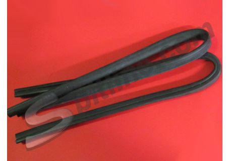 Coppia guarnizioni laterali sagomate in gomma per hard-top Alfa Romeo Duetto Spider ('70-'82)