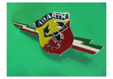 Stemma laterale in metallo Abarth freccia tricolore (2 perni filettati di fissaggio) Fiat 600 Abarth etc.
