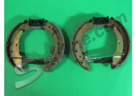 Ganasce freno posteriori impianto Lucas - Girling per Citroen Xsara ('97-'04), ZX ('91-'97) - Peugeot 106 2^ serie ('96-), 206 ('98-'06), 306 ('93-'02) - Renault Laguna 1^ serie ('93-'01)