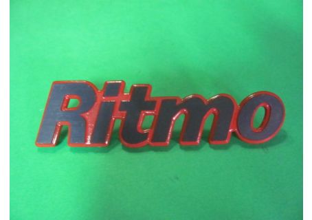 Scritta Ritmo colore nero con sfondo rosso per Fiat Ritmo