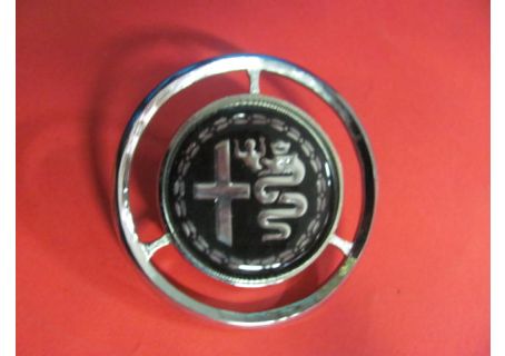 Stemma in plastica nera fondello cromato (con 2 perni orizzontali di fissaggio) Alfa Romeo Giulia Sprint, Giulietta Sprint