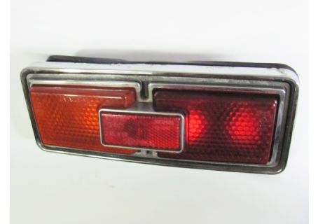 Fanale posteriore sinistro usato Fiat 124 Special 1^ serie (-'70) - Cromatura difettata