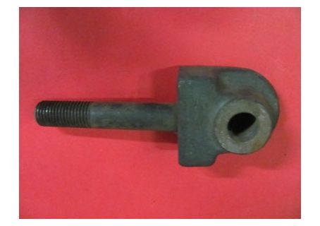 Supporto con foro (diam.mm.12) e prigioniero per leve inferiori sospensione anteriore Alfa Romeo Giulietta