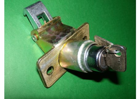 Chiusura a pulsante con chiave baule posteriore Fiat 132, 132S, 132 GL/GLS, 132 1600/2000