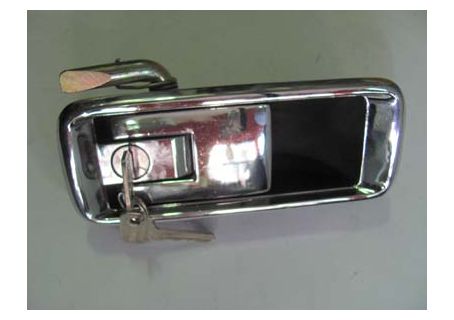 Maniglia porta anteriore destra con leva cromata e fondo nero Fiat 132