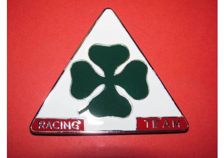Stemma in metallo verniciato da apporre con biadesivo Alfa Romeo quadrifoglio verde Racig Team