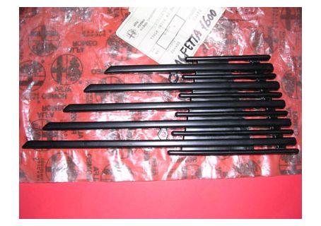 Griglia laterale destra presa aria  in plastica nera Alfa Romeo Alfetta 1600