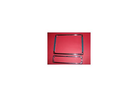 Cornice targa ant.+post. in plastica cromata.(posteriore con scacchetti laterali azzurro-nero) Per targhe vecchio tipo