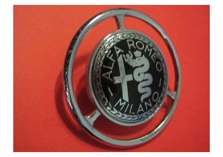 Stemma smaltato nero (con 2 perni orizzontali di fissaggio) Alfa Romeo Milano per baule Giulietta Sprint