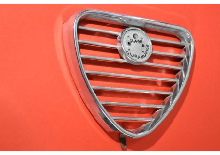 Scudo in metallo usato (da ricromare) per mascherina anteriore Alfa Romeo Giulia Nuova Super