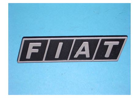 Scritta in plastica per calandra anteriore Fiat 500R, 126