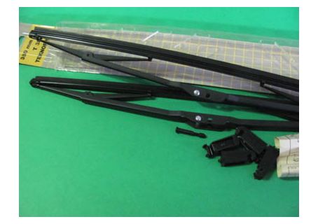 Coppia spazzole tergicristallo mm.380 Isuzu Florian TLG ('67-) - Jaguar E Type S3 ('72-'75), KJS/XJ2 Serie 1-2 ('70-'75), XJ3/4-4/2-5,3-XJS ('76-); Jensen Healey/SP ('72-), Interceptor ('69-); Honda Civic 1200/1600 ('72-); Lotus Elan 2/S2/S130 ('69-)