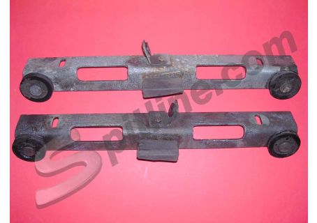 Coppia traverse inferiori usate con carrucole vetri scendenti porte Alfa Romeo Duetto Spider