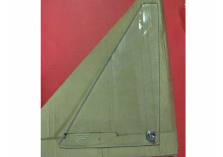 Vetro deflettore destro con perno passante Alfa Romeo Giulia 2^ serie 1300 TI, 1600 Super ('68-'72)