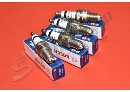 Serie 4 candele a 4 punte Bosch WR78 Super 4 per Alfa Romeo serie Giulia (105/115), 33, 75 V6, 90 V6, Alfasud, Alfetta, Giulietta, GTV, Spider
