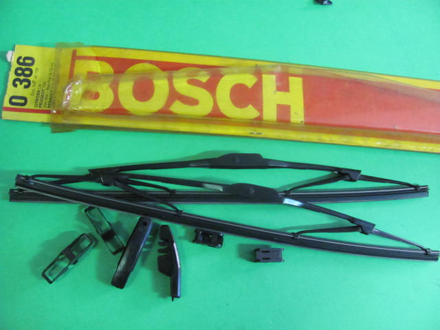 Coppia spazzole tergicristallo nere Bosch mm.350 (14'') Citroen LN - Peugeot 104, 204/304 - Berlina (4/'72-) - Renault R5, R16 (9/'75-) - Simca/Chrysler 1100 ('77-)