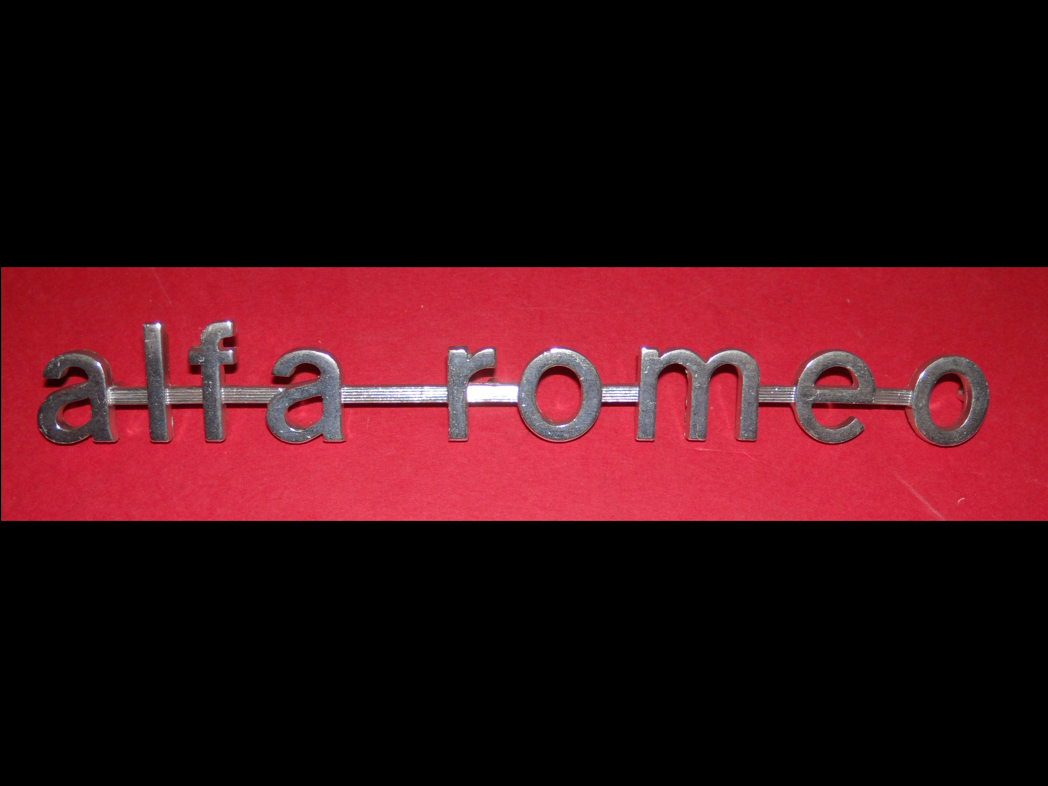 Scritta alfa romeo per cofano posteriore Alfa Romeo Giulia 1300-1300 TI  fino vettura 64500 g.s. e 763000 g.d. (105065622900)