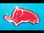 Fregio elefantino rosso in plastica adesivo (largh. mm.45 circa)
