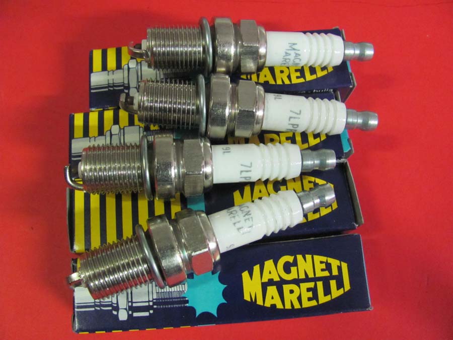 Serie 4 candele Magneti Marelli 7LPR Fiat Uno, Punto, Tipo - Citroen - Opel - Ford - Peugeot 205 ecc.